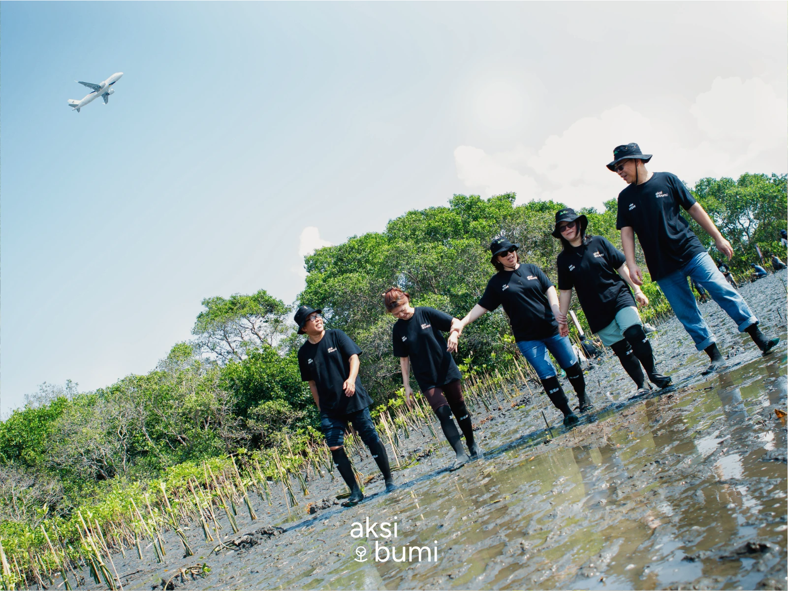 Penanaman mangrove tanjung kelan Bali PT Mineral Sumberdaya Mandiri Tbk